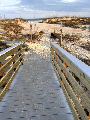 Sand Dollar Beach Cottage3/2.5 + loft/ heated pool