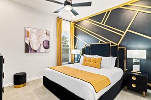 11 bedrooms, iron/ironing board, WiFi, bed sheets - Rare Villa w Golf Simulator, Sci-Fi Theme BR, Arcade, Theater & Gym - Near Parks (Davenport)
