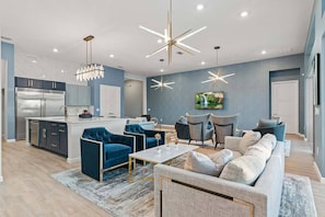 Smart-TV, Videospiele, Tischfußball, Tischtennisplatte