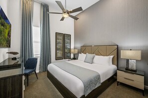 11 soverom, skrivebord, strykejern/-brett og reiseseng for barn