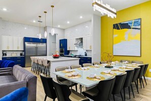 Dining - Royal Villa w Casino RM, Bowling, Theater, Superhero Theme BR & Gym - Near Parks (Davenport)