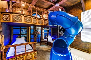 11 bedrooms, iron/ironing board, WiFi, bed sheets - Villa By Villatel | Music Studio, Bowling, Pirate BR, Theater & Gym, Near Disney (Davenport)