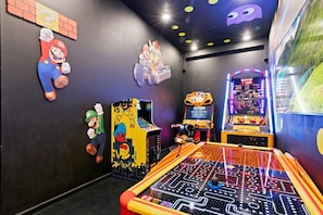 Games room - Eye Candy Home w Lollipop BR, Ninja Playroom, Theater, Arcade, Gym, Near Disney (Davenport)