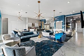 TV connectée, jeux vidéo, baby-foot, table de tennis de table