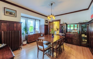 Dining - Downtown Marvel in unbeatable location! (Boulder)