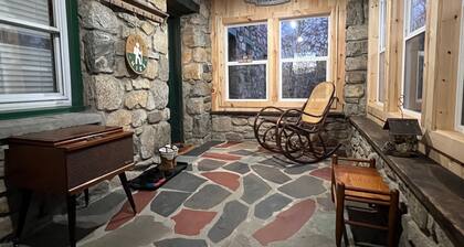 Privacy in the hills one hour from NYC and minutes to Breakneck Mtn.
