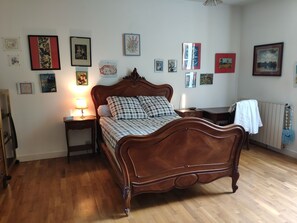 5 habitaciones, escritorio, tabla de planchar con plancha y wifi gratis 