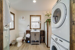 Articles de toilette gratuits, sèche-cheveux, serviettes fournies