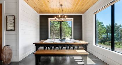 Twisted Leaf - Cozy Cabin w/Hottub, Firepit, Games