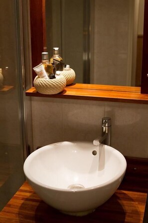 Shower - 200m from resort center, 1st floor, balcony, tv, ski locker, 30m², Serre Chevalier (Briançon)