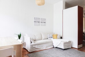 Classic Room | Living area - 2ndhomes Cozy & Spacious 2BR Apartment (Helsinki)