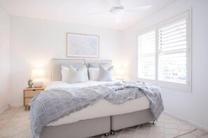 3 bedrooms, desk, iron/ironing board, travel cot - Spacious Seaside Oasis on Dicky Beach (Dicky Beach)