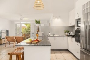 Fridge, microwave, oven, stovetop - Spacious Seaside Oasis on Dicky Beach (Dicky Beach)