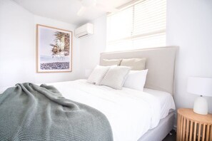 3 bedrooms, desk, iron/ironing board, travel cot