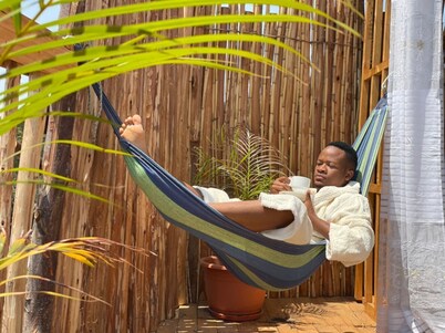 Authentic cabin on top of the Rocks by the Lake victoria and beneath the Stars