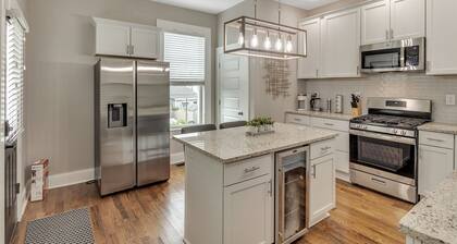 Recently Renovated Home In The Heart Of Bellevue! 2 Bedroom Home by RedAwning