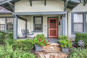 House, 2 Bedrooms | Exterior