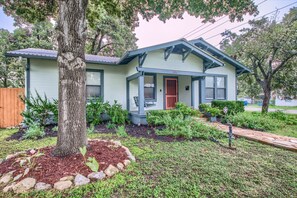 House, 2 Bedrooms | Exterior