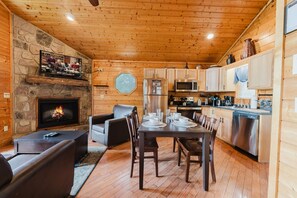 Dining - Ain't No Mountain High Enough 1 Bedroom Cabin by RedAwning (Sevierville)