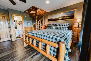 Room - Ain't No Mountain High Enough 1 Bedroom Cabin by RedAwning (Sevierville)