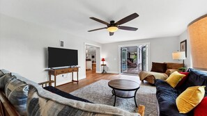 Living area - Beautiful Villa With First Class Amenities on Charlotte Harbor, Orlando Villa 5584 (Punta Gorda)