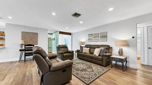 Living area - Beautiful Villa With First Class Amenities on Charlotte Harbor, Orlando Villa 5584 (Punta Gorda)