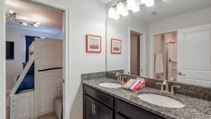 6 多间卧室、笔记本电脑工作区、熨斗/熨衣板、WiFi