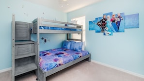 6 bedrooms, laptop workspace, free WiFi, bed sheets