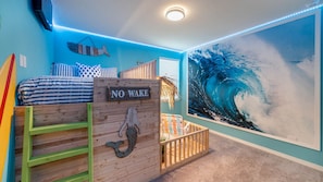 5 bedrooms, laptop workspace, iron/ironing board, free WiFi