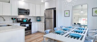 Funtierland + Suite Escapes 5 (new location!) + Walk to Disneyland + 3 Pools