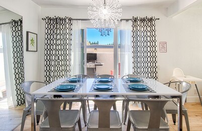 Funtierland + Suite Escapes 5 (new location!) + Walk to Disneyland + 3 Pools