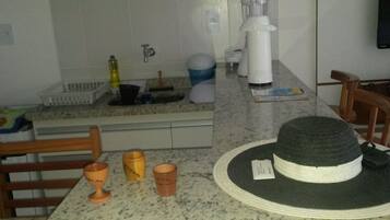 Frigorífic, microones, forn i placa de cuina