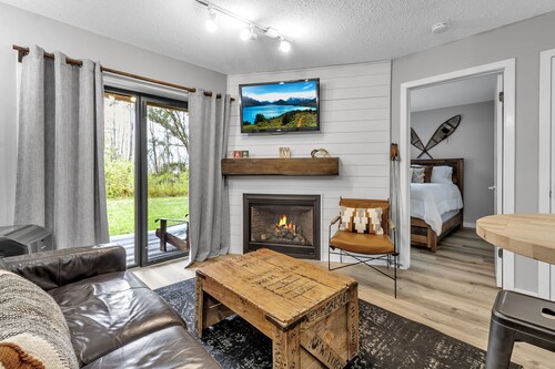 Hillside Getaway Ski-In Ski-Out Retreat in Ellicottville, NY Sleeps 4