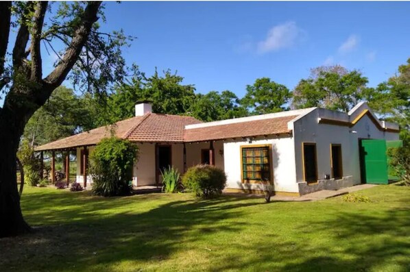 Exterior - Beautiful farm - Boutique Homestay (Chascomús)