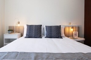 4 slaapkamers, een strijkplank/strijkijzer, reisbedje, gratis wifi