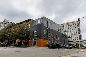 Exterior - King Bed Suites at The Finnley Hotel (Grand Rapids)