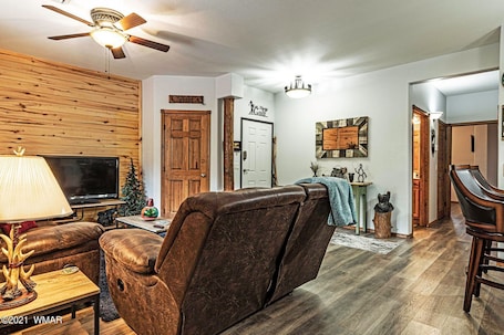 Smart TV. Charming Alpine Retreat in the White Mountains