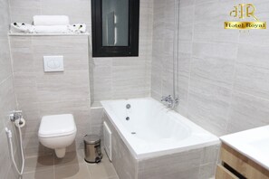 Deluxe Double Room | Bathroom | Hydromassage showerhead, designer toiletries, towels - Hotel Royal Elisa (Annaba)