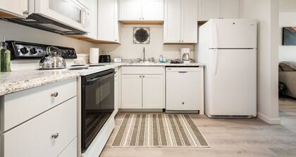 ◆ Lovely Apartment! Dog friendly - Sleeps 4 ◆