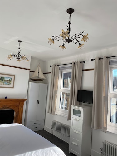 Cosy period house near the seafront