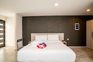 1 bedroom, in-room safe, iron/ironing board, free WiFi