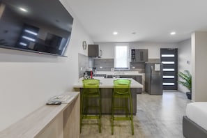 Coffee/tea maker, fridge, microwave, oven - Rooftop Pool w/Lounge Area-Studio Sleeps 2 #A1 (Oranjestad)