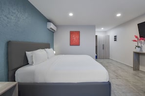 1 bedroom, in-room safe, iron/ironing board, free WiFi - Rooftop Pool w/Lounge Area-Studio Sleeps 2 #A1 (Oranjestad)