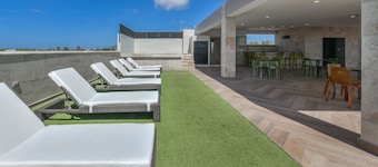 Rooftop Pool w/Lounge Area-Studio Sleeps 2 #A1