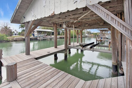Isles Of Capri, Naples & Marco Island area 2bed/2bat house dock & pool