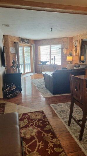 تلفزيون ذكي، مدفأة، ألعاب فيديو