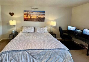 4 Schlafzimmer, Schreibtisch, Bügeleisen/Bügelbrett, WLAN