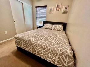 4 bedrooms, desk, iron/ironing board, WiFi