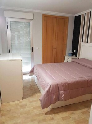2 bedrooms, iron/ironing board, bed sheets - Coblanca 21 Building (Benidorm)