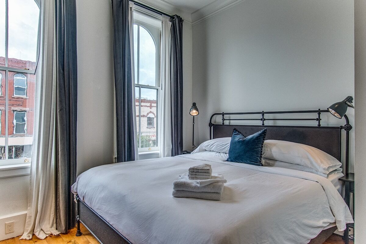 Iron/ironing board, free WiFi, bed sheets